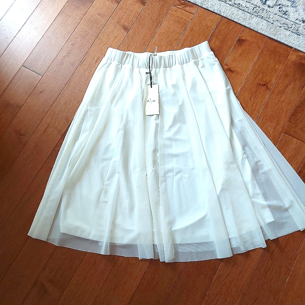 NWT Elegant Colleta White Women's Skirt